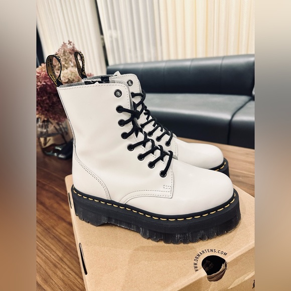 White Dr. Martens Jadon platform sz7 - Picture 5 of 5
